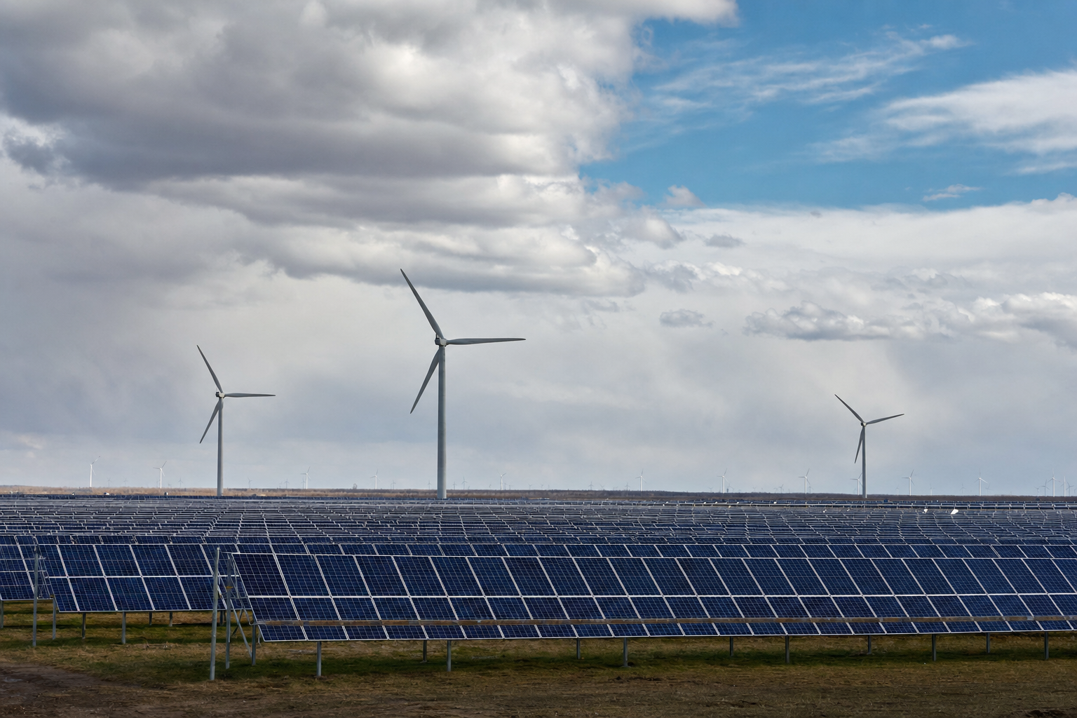 Photograph of a energy setting illustrating the Cenovus Energy Inc. story