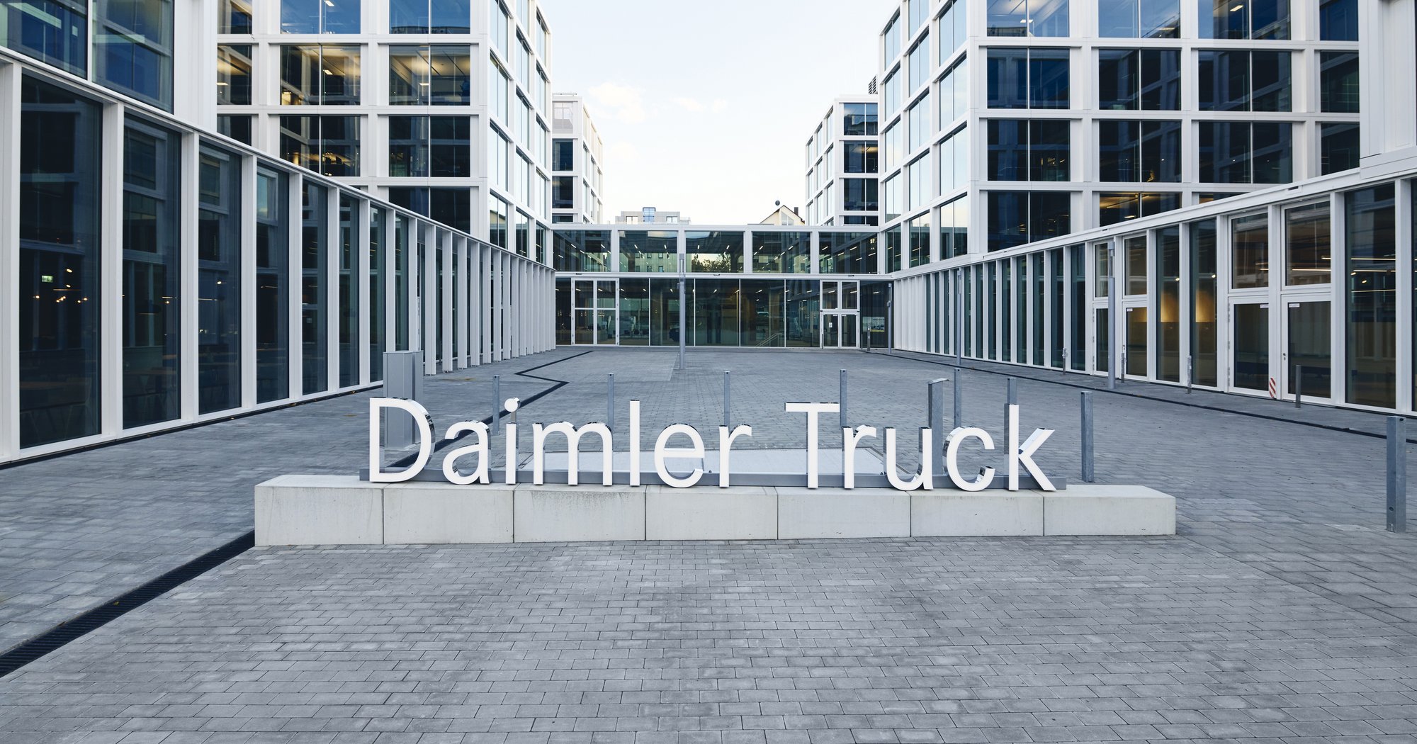 Daimler Truck Holding AG