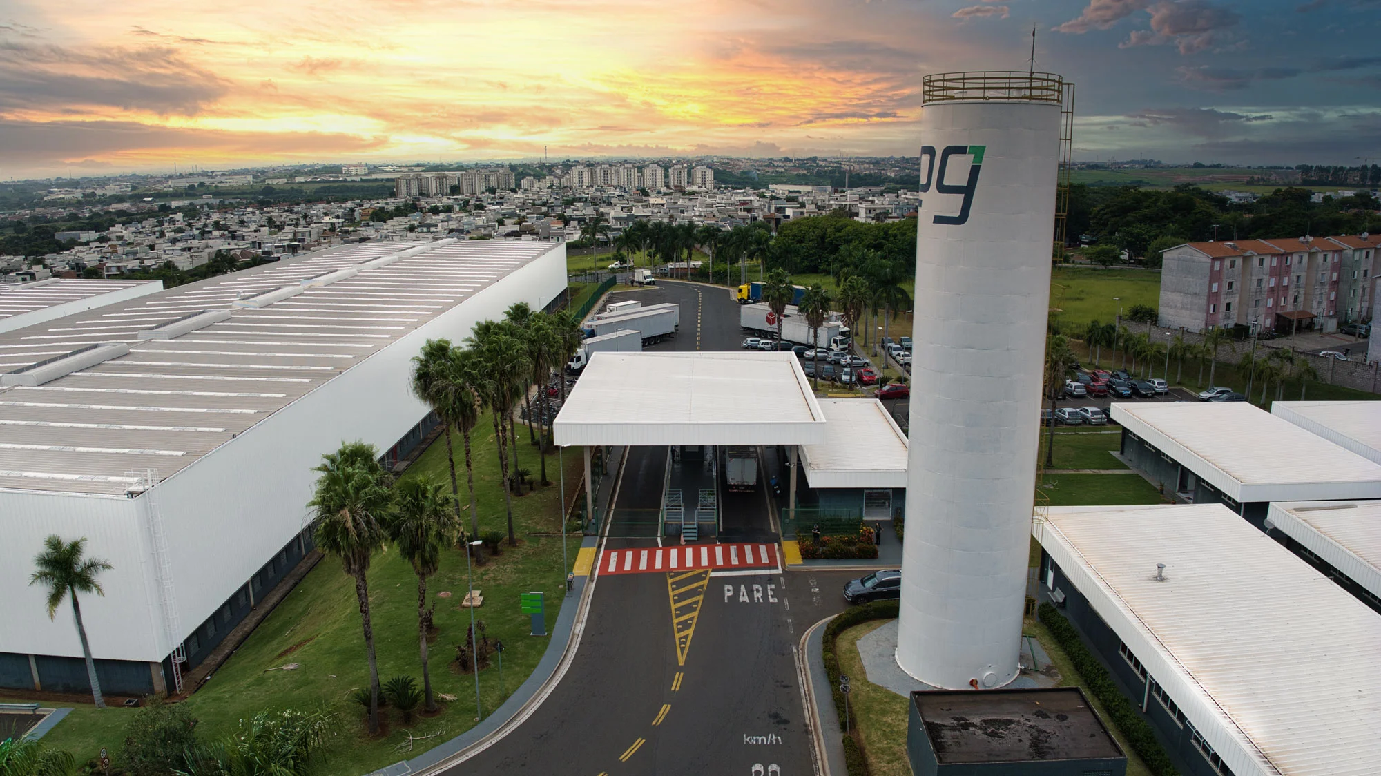 LOG Commercial Properties e Participações